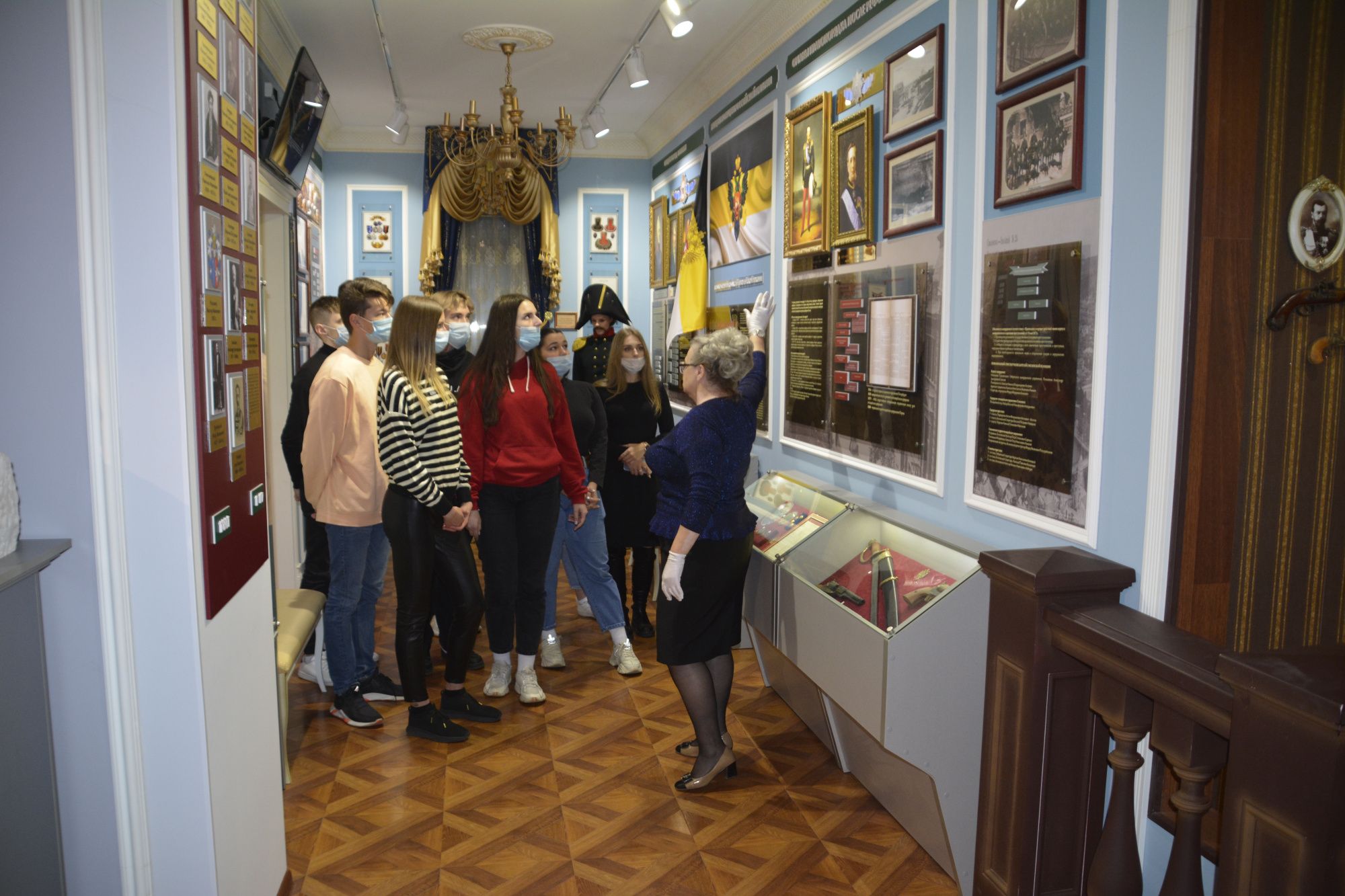 Первокурсники СмолГУ посетили музей истории смоленской полиции