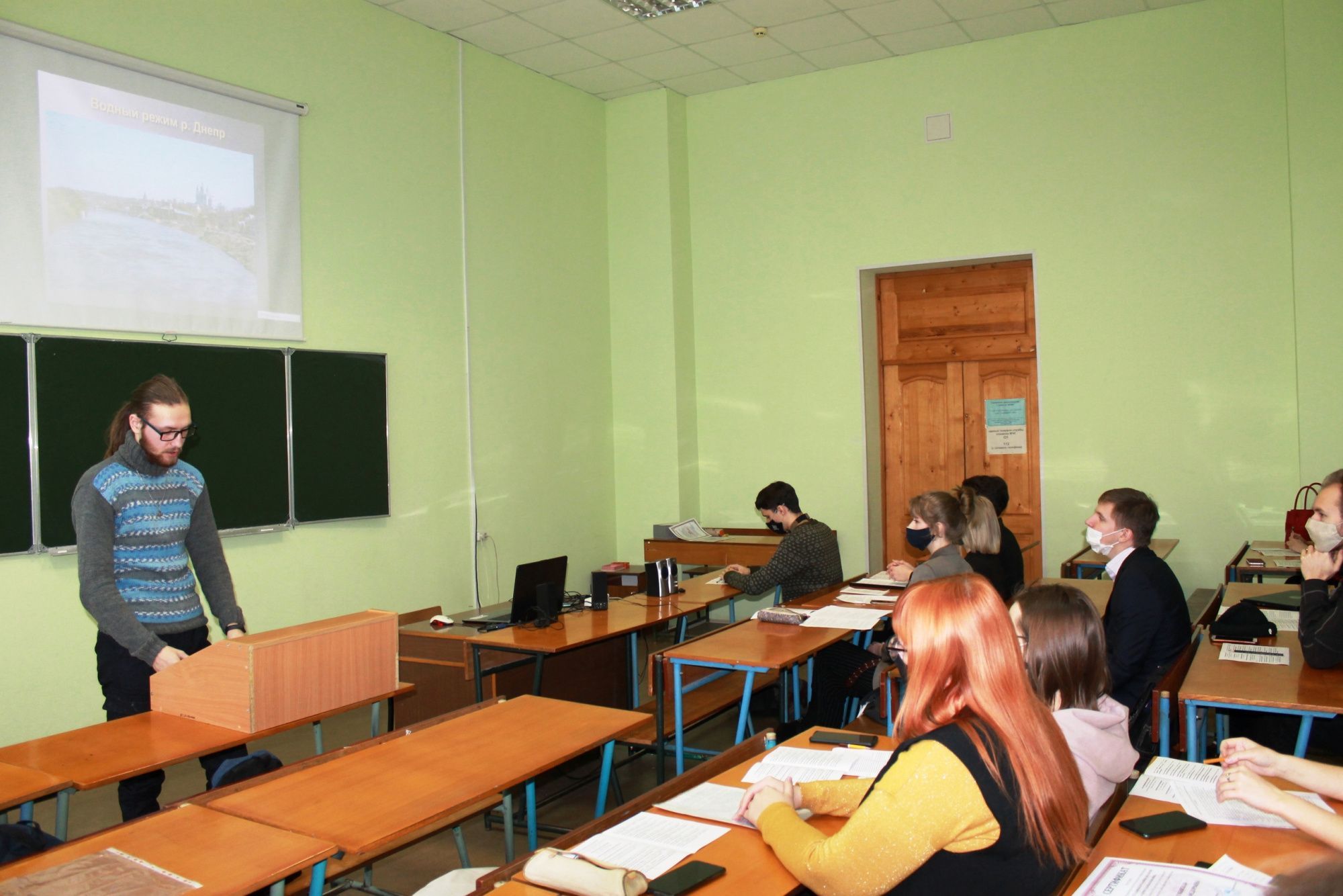 Студенты Смоленска и Санкт-Петербурга стали участниками молодёжной школы-конференции в СмолГУ